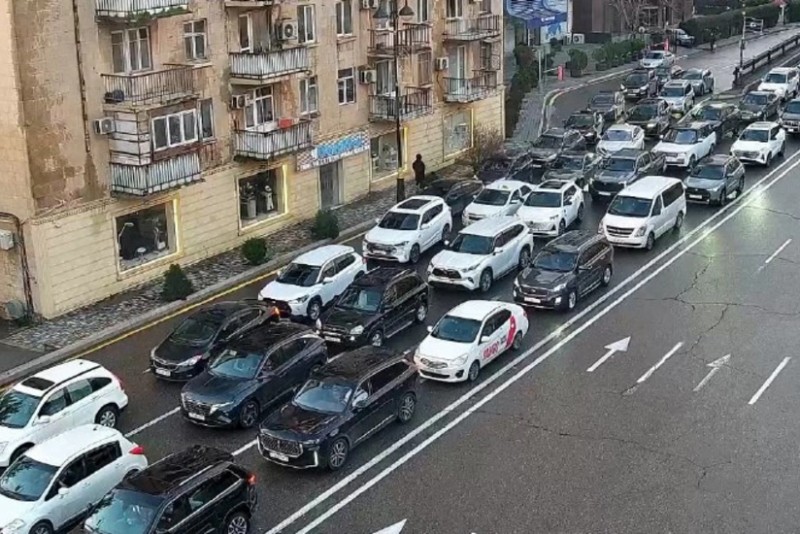 Paytaxtın tıxaclı yolları -SİYAHI