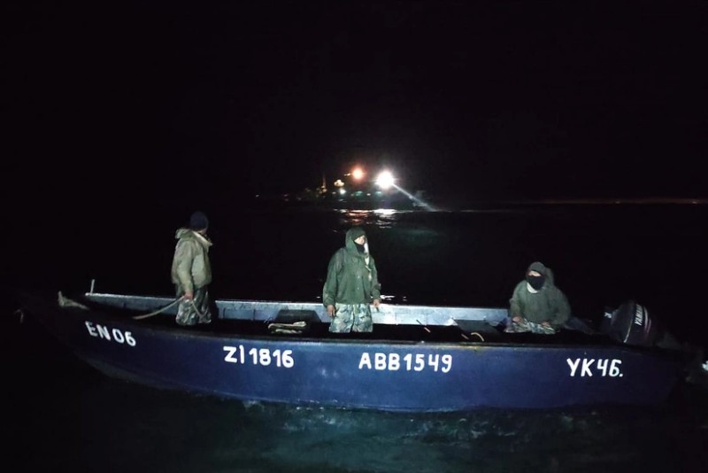 Dənizdə köməksiz qalan balıqçılar xilas edildi