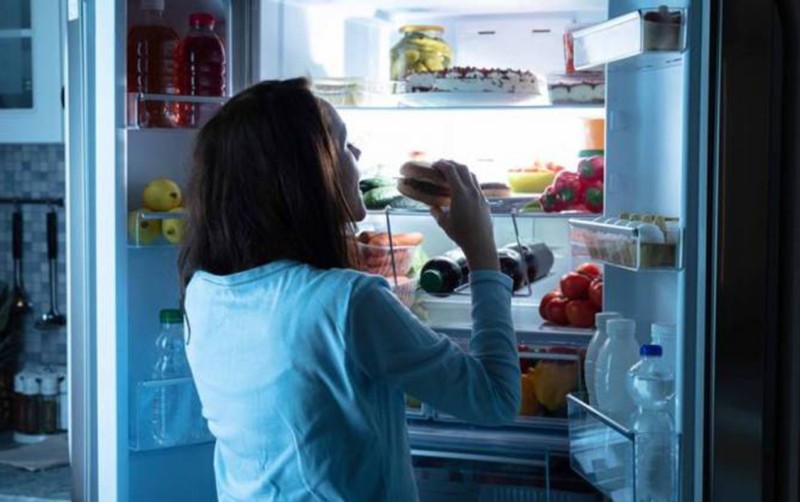 Çox yediyinə görə arvadını məhkəməyə verdi