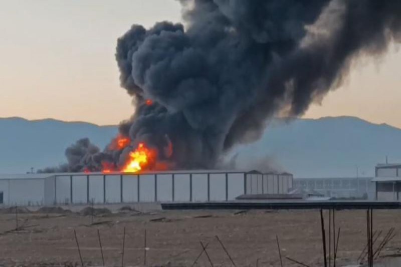 Türkiyədə fabrikdə GÜCLÜ YANĞIN