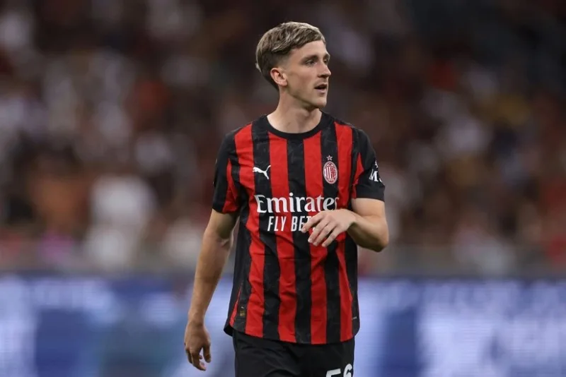 "Milan" belçikalı futbolçusu ilə müqavilənin müddətini uzadıb