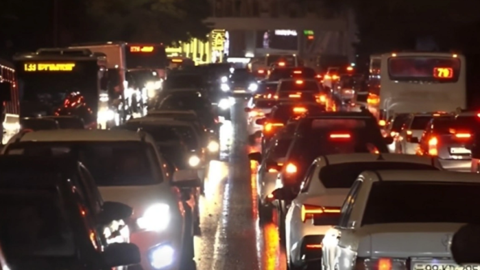 Paytaxtın bəzi küçələrində sıxlıq müşahidə olunur