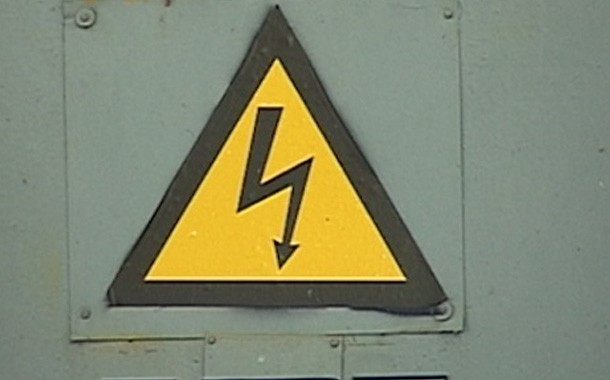 34 yaşlı kişini zavodun həyətində tok vurub öldürdü