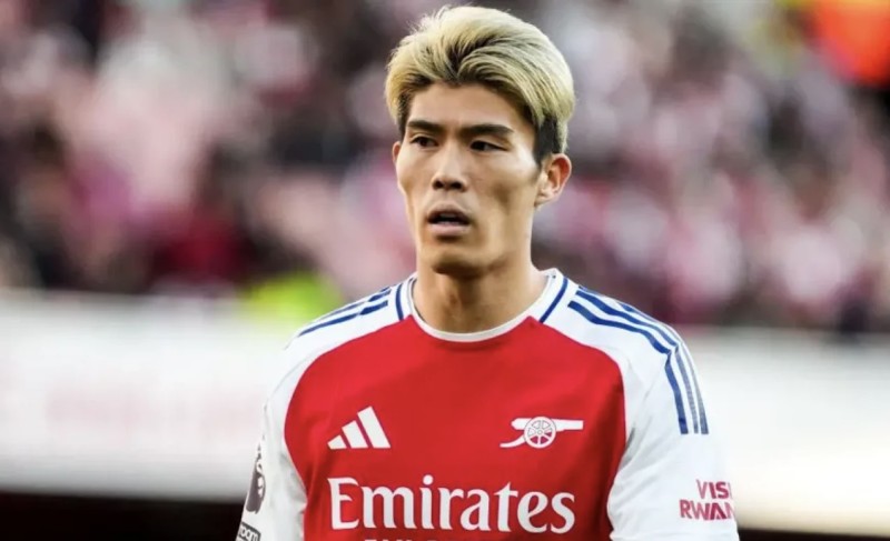 Arsenaldan ayrılan müdafiəçi Ayaksla anlaşdı