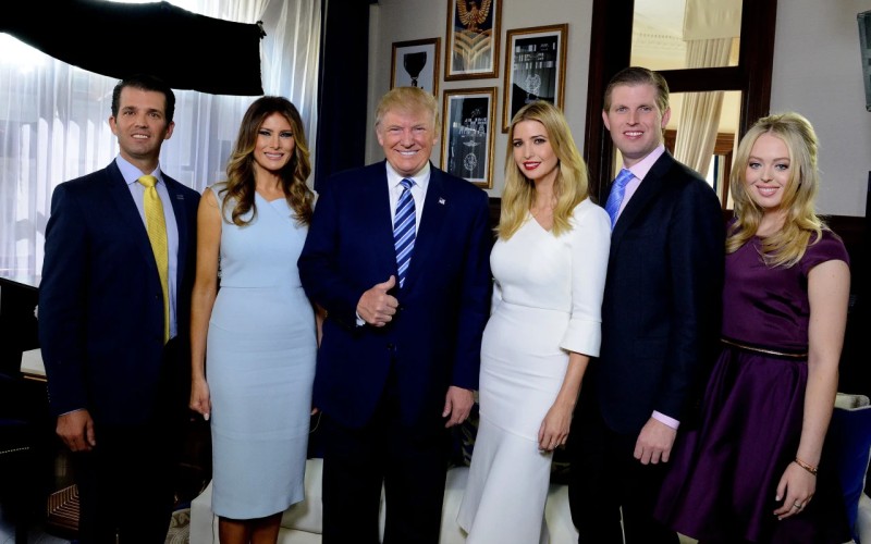 Trampın oğlu nişanlandı - FOTO