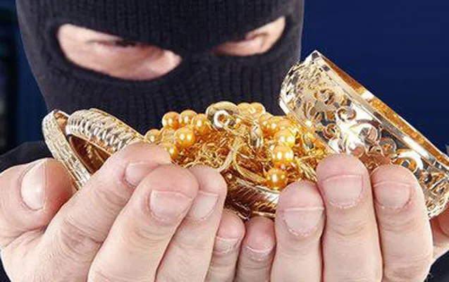 Evdən 8 min dollarlıq qızıl oğurlandı