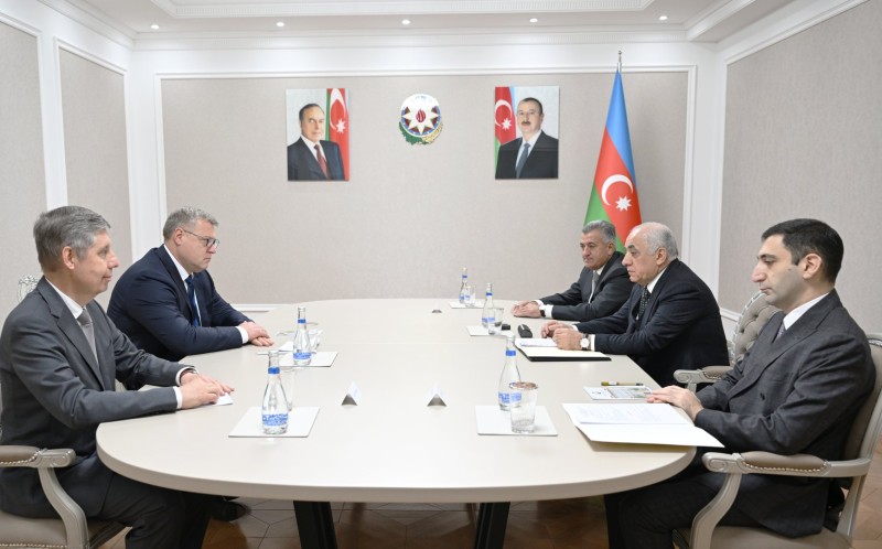 Əli Əsədov qubernatorla görüşdü