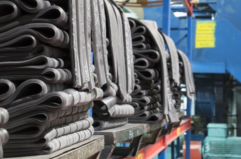 De facto: Latviya üzərindən Rusiyaya təxminən 2 min ton kauçuk daşınıb