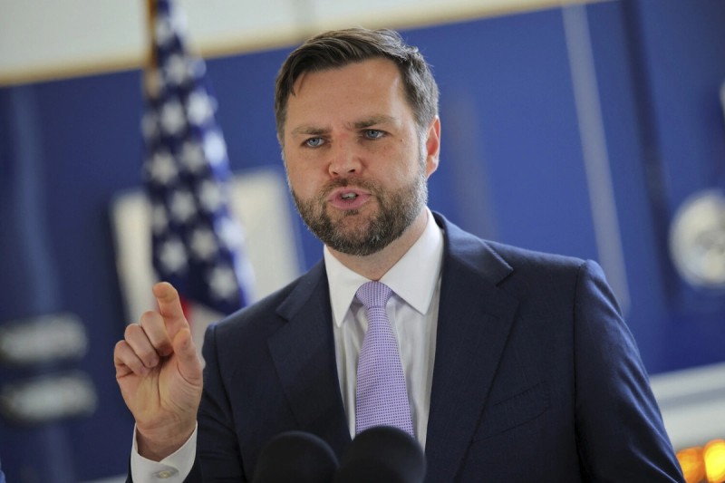 Vens özünü Baydenlə müqayisə edib