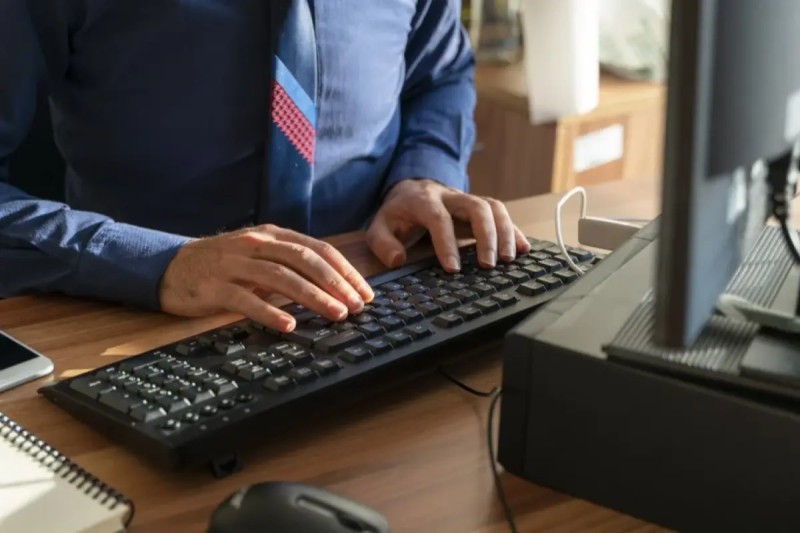 Sumqayıtda şirkət əməkdaşı ofisdə öldü - FOTO