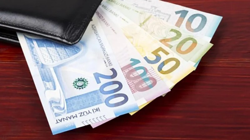 Bu universitet bayrama görə əməkdaşlarına 1000 manat verəcək