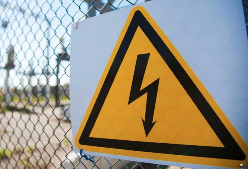 Məktəblini elektrik cərəyanı vurdu