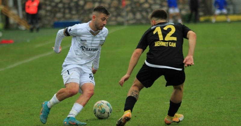 Türkiyədə məhşur futbolçuya silahlı hücum edildi - FOTO