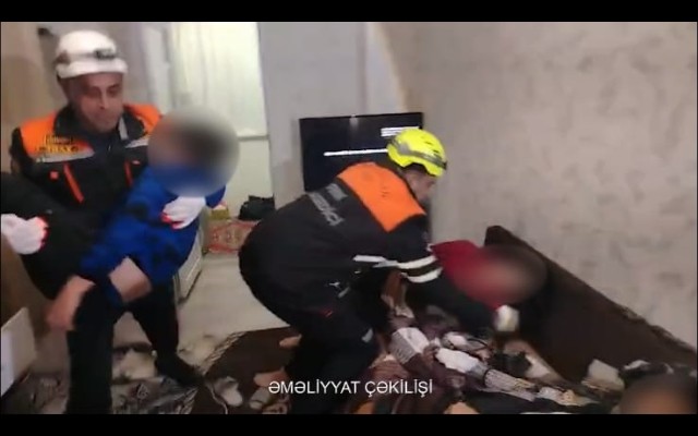 Telefon zənglərinə cavab verməyən 3 nəfər son anda xilas edildi - VİDEO