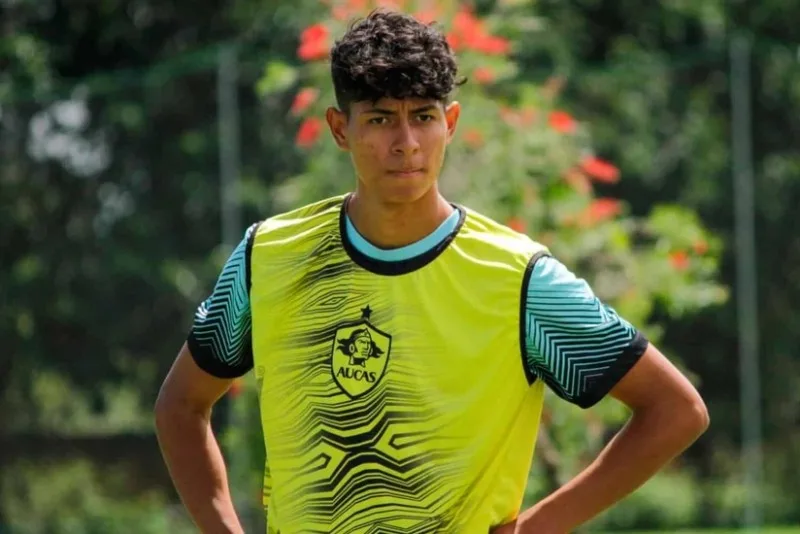 "Bavariya" 17 yaşlı futbolçu ilə razılığa gəlib