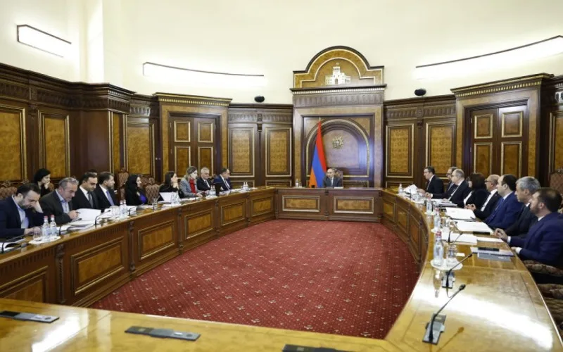 Paşinyan Konstitusiya İslahatları Şurasının iclasını keçirdi