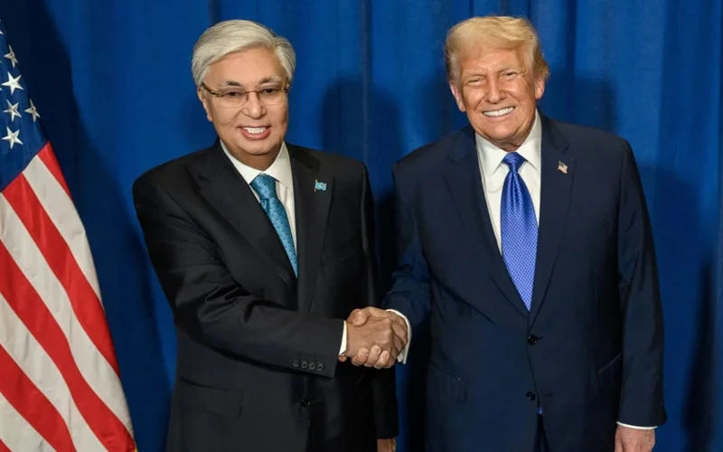 Tramp Tokayevə Ağ Evin açarını hədiyyə etdi 