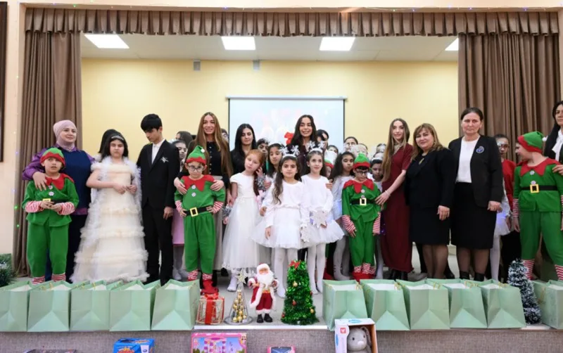Prezidentin qızları və gəlini 5 nömrəli internat tipli xüsusi ümumtəhsil məktəbində - FOTOLAR