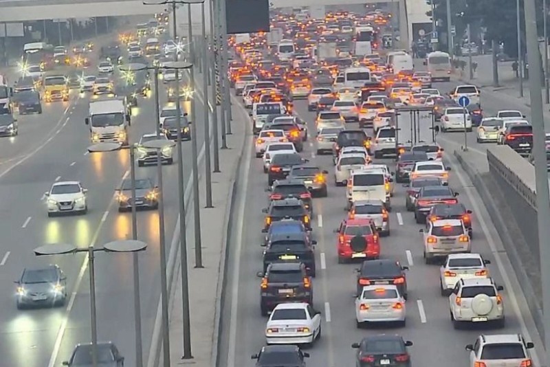 Bu yollarda sıxlıq var - SİYAHI