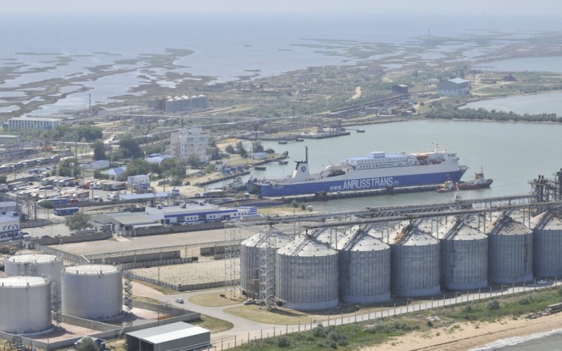 Rusiyada neft anbarı yanır