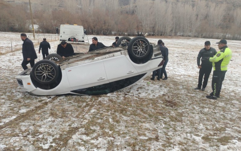 Naxçıvanda qaz xəttinə çırpılan maşın aşdı