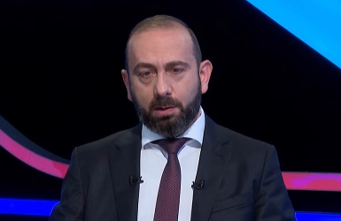 Mirzoyan: Azərbaycan benzininin alınması Ermənistan vətəndaşları üçün çox faydalıdır