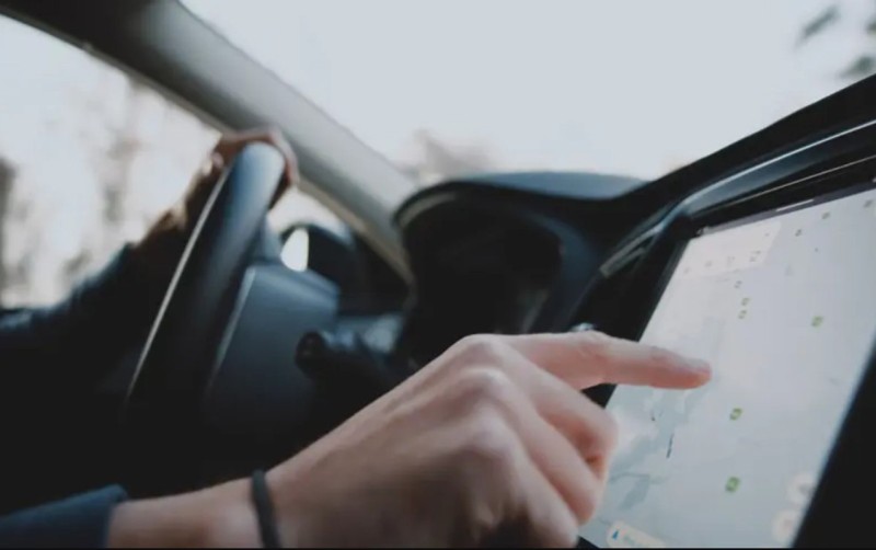 Avtomobillərdə sensorlu ekranlarla bağlı - XƏBƏRDARLIQ