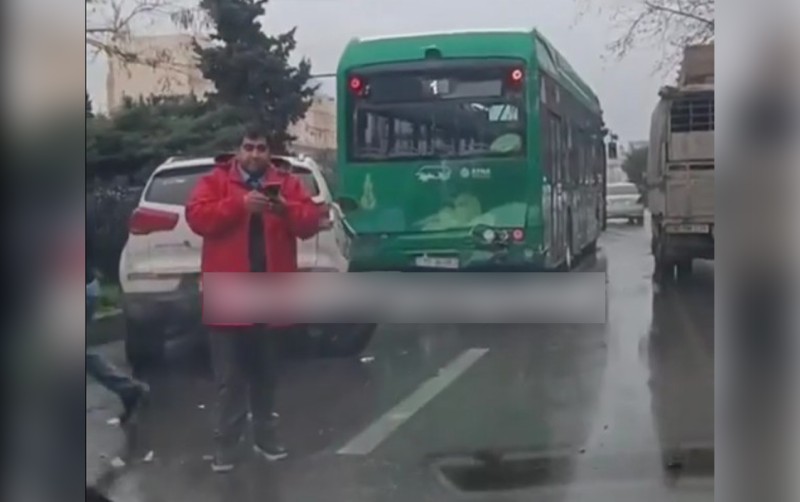 Marşrut avtobusları toqquşdu - Xəsarət alan var - VİDEO