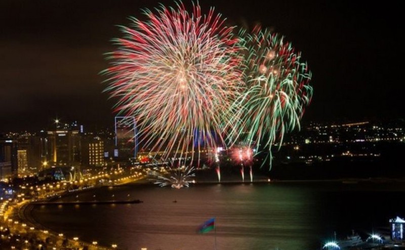 Bakıda atəşfəşanlıq oldu