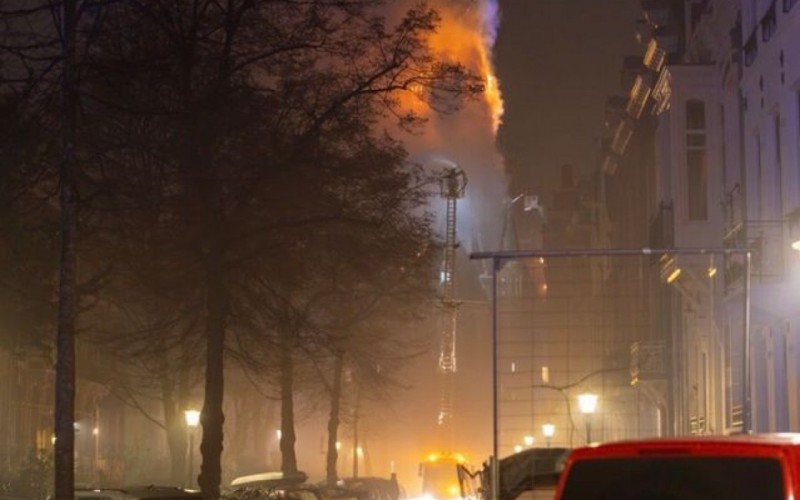 Amsterdamda Yeni il gecəsi 150 illik kilsə binası yanaraq məhv oldu