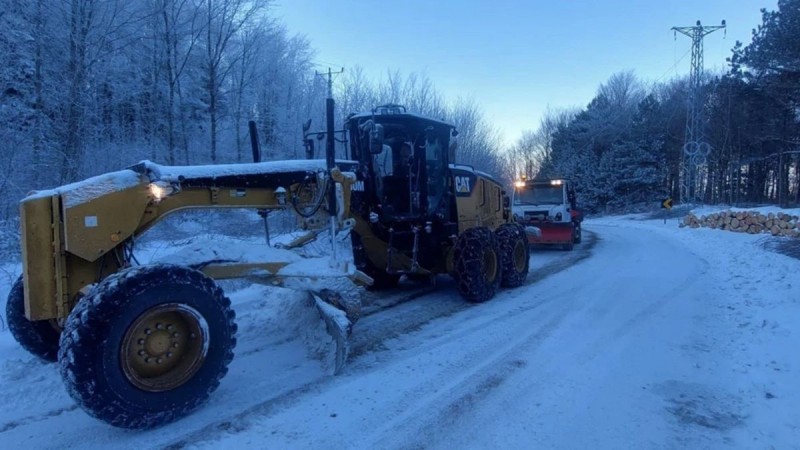 İsmayıllıda Prado buzlu yolda aşdı