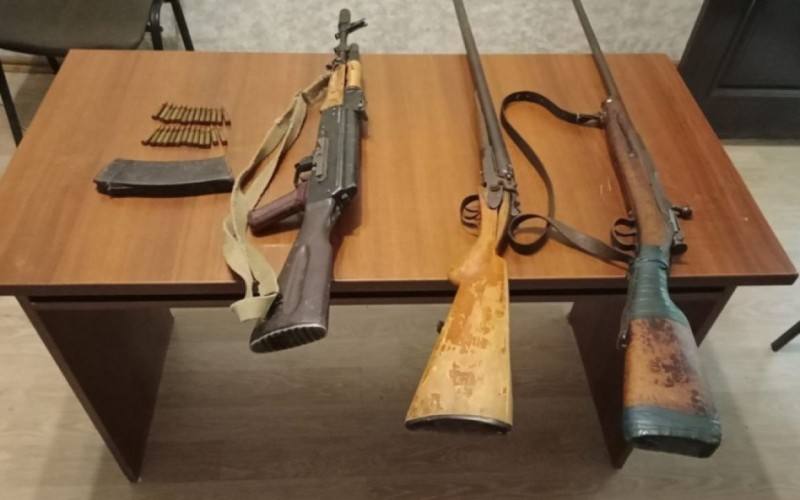 Polis qanunsuz saxlanılan silah-sursatı aşkarladı