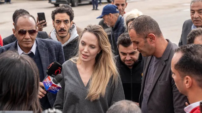 Ancelina Coli Rəfah keçid məntəqəsini ziyarət edib