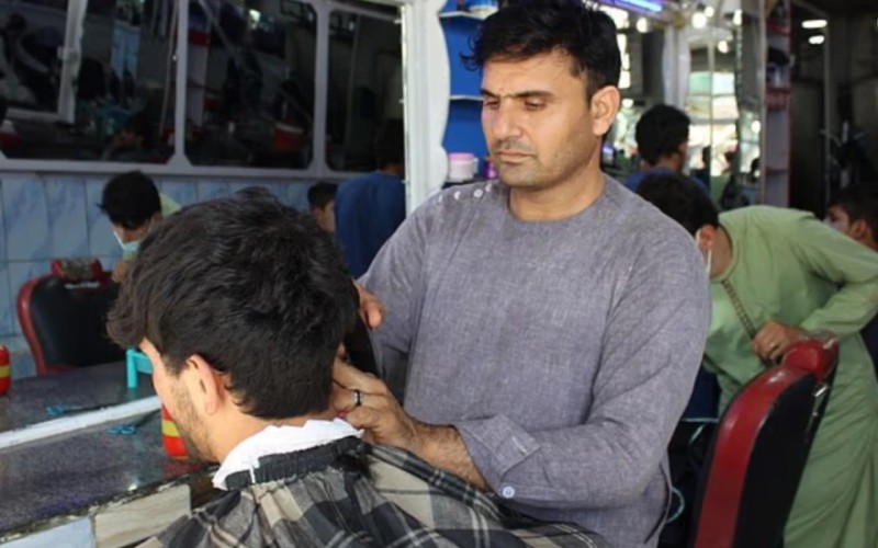 Əfqanıstanda qeyri-adi qərar: saqqal qırxan bərbərlər həbs ediləcək