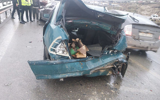 Sumqayıtda zəncirvari qəza baş verdi