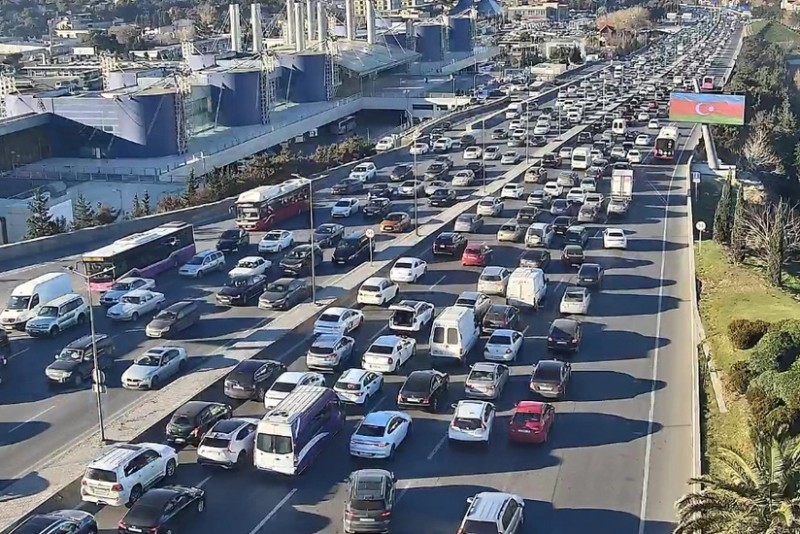 SÜRÜCÜLƏRİN DİQQƏTİNƏ: Bu yollarda tıxac var - YENİLƏNİB