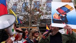 Madriddəki ABŞ səfirliyində etiraz aksiyası keçirilib