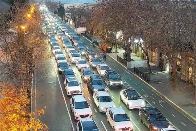Bakının 13 istiqamətində tıxac var - SİYAHI