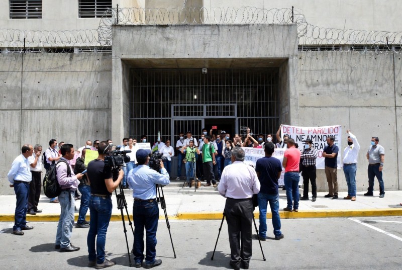 Venesuelada siyasi məhbusların azad edilməsinə başlanıldı