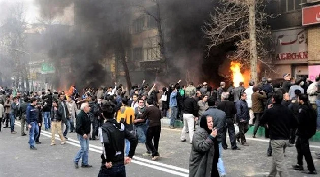 İranda etirazlar: daha bir polis əməkdaşı öldürüldü