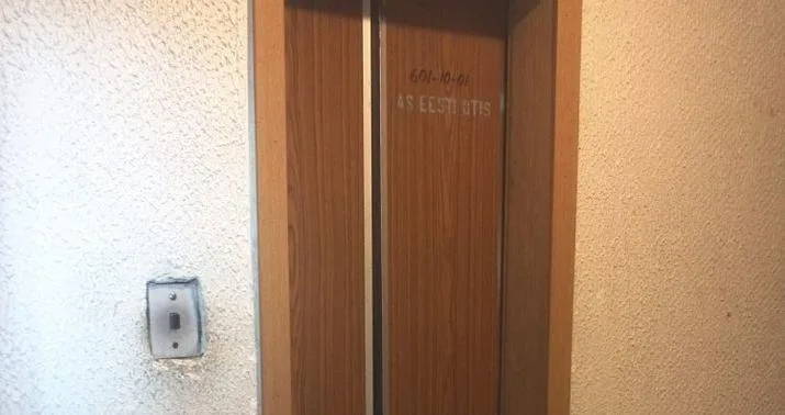 Liftdə qalan şəxs xilas edildi