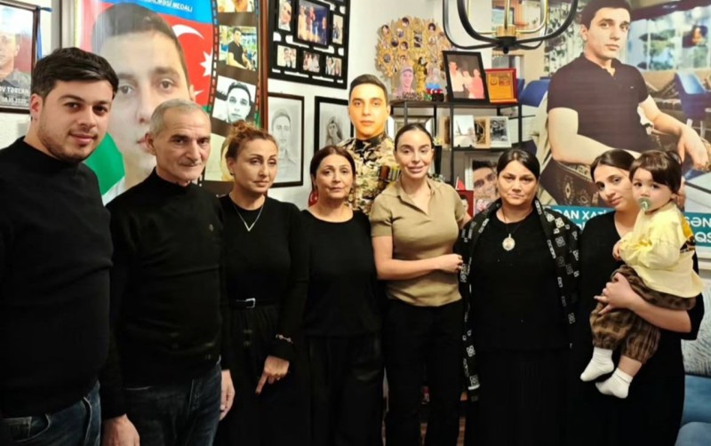Leyla Əliyeva şəhid ailəsini ziyarət etdi - FOTOLAR