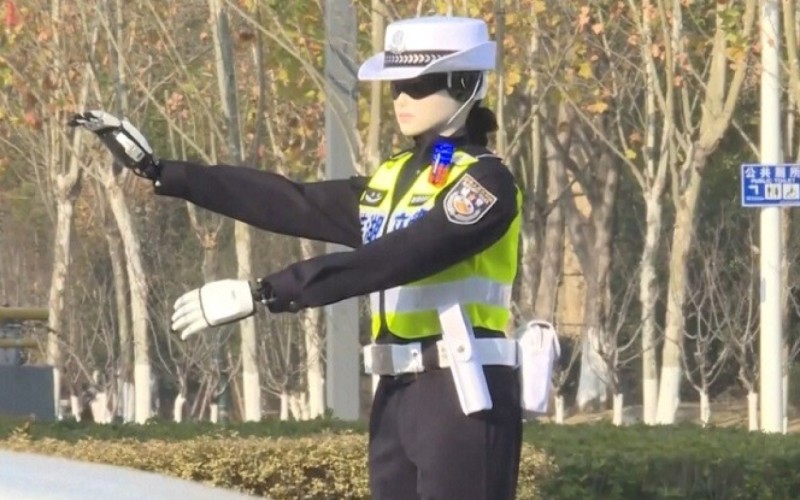 Çində robot yol polisləri fəaliyyətə başladı