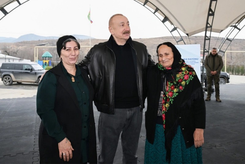 Azərbaycan Prezidenti: Biz şəhidlərimizin əziz xatirəsini qəlbimizdə əbədi yaşadacağıq