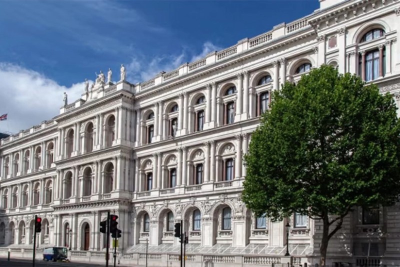 Britaniya kütləvi etirazlar fonunda İran səfirini çağırıb