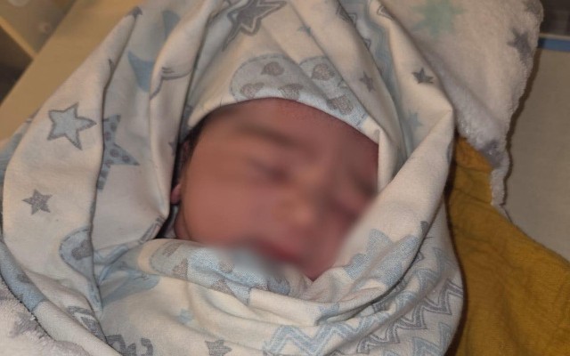 5-ci övladını evdə dünyaya gətirən qadın xəstəxanaya yerləşdirildi - VİDEO