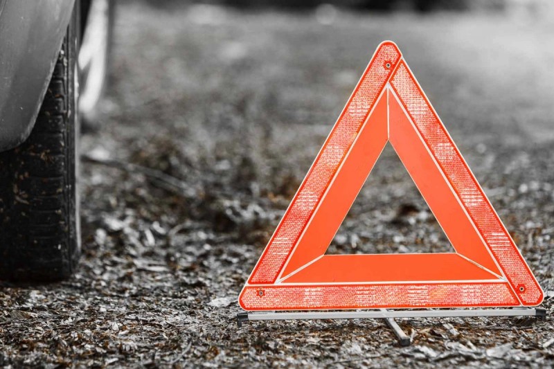 Ağdaşda dəhşətli qəza: avtomobil mağazaya çırpıldı - VİDEO