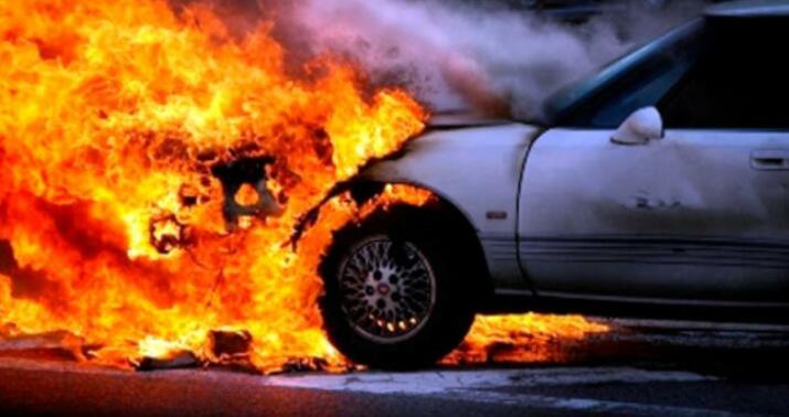 Sumqayıtda iki avtomobil toqquşdu - Yanğın baş verdi