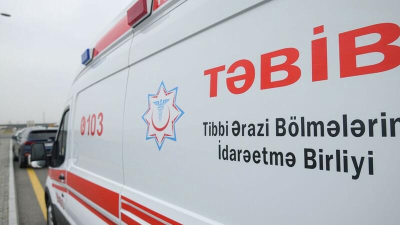 Motosiklet ambulansa çırpıldı - Xəsarət alanlar var
