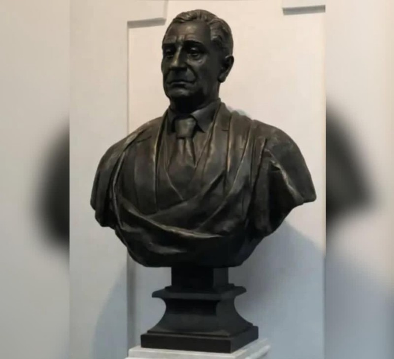 Sankt-Peterburq Universitetində azərbaycanlı professorun büstü qoyuldu